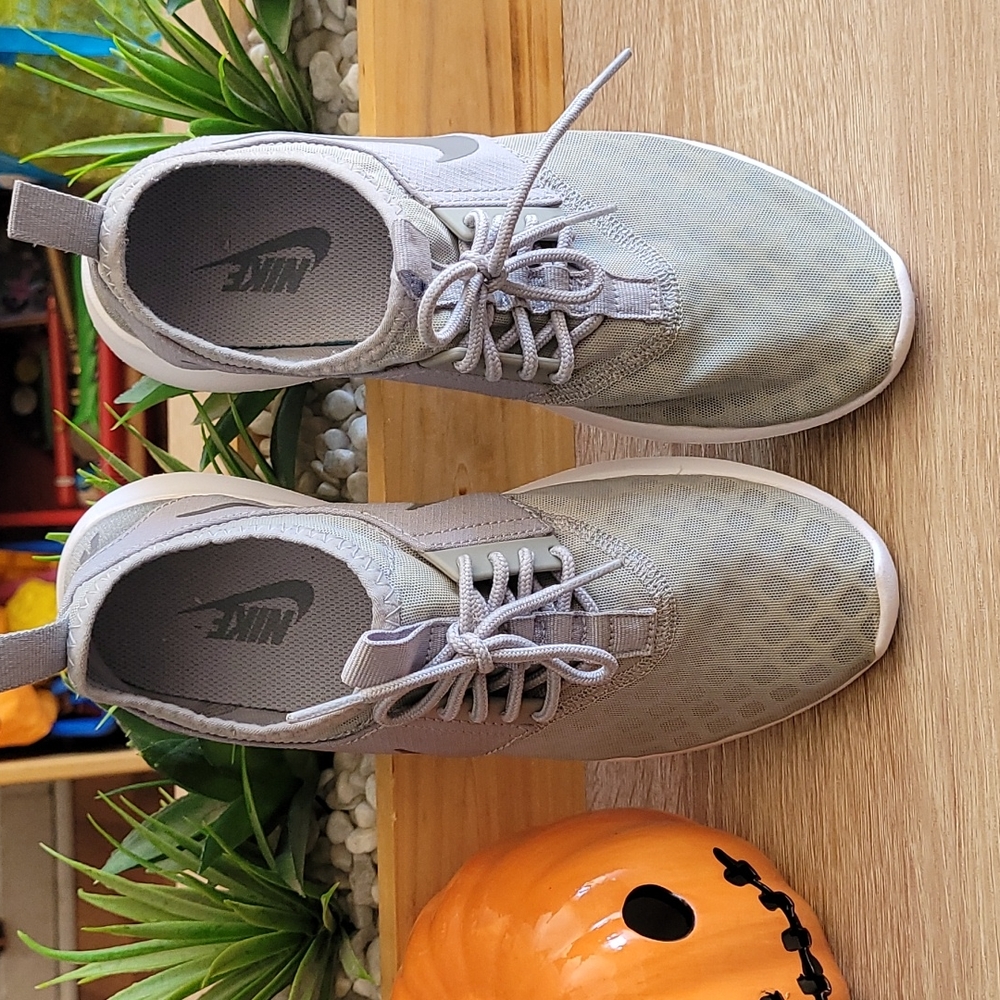 Nike women's Juvenate (never worn)